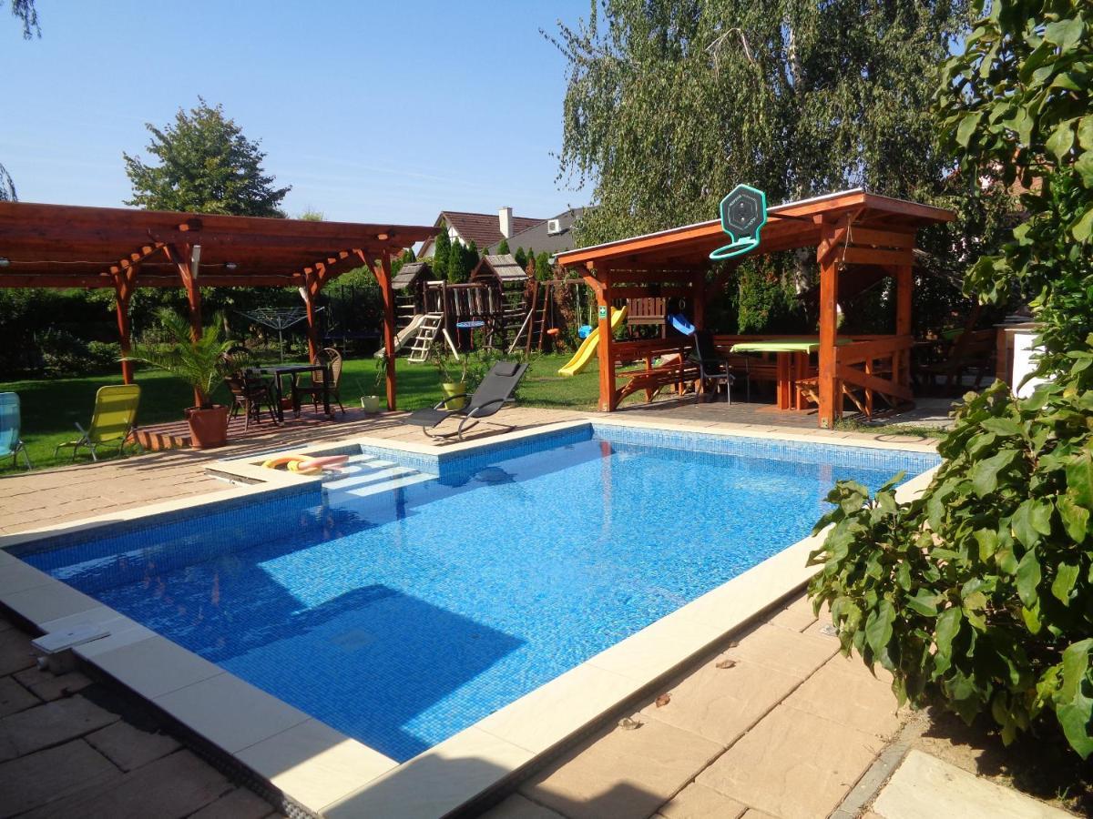 Patricia Panzio Hotell Bük Exteriör bild