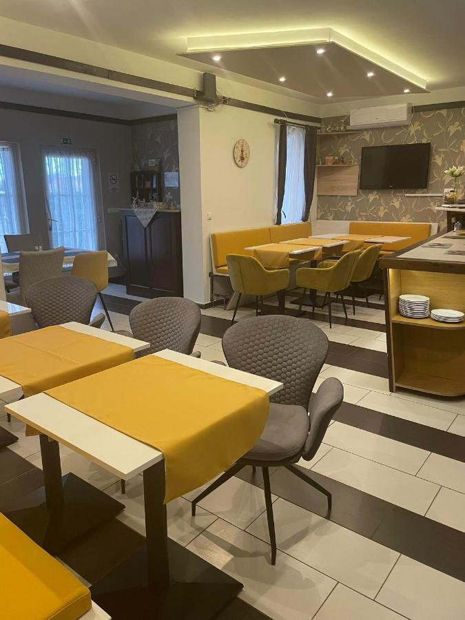 Patricia Panzio Hotell Bük Exteriör bild